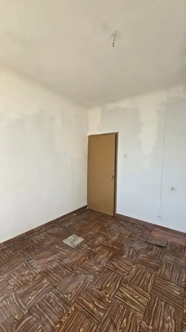 Habitación de Piso en venta en Mora con Balcón