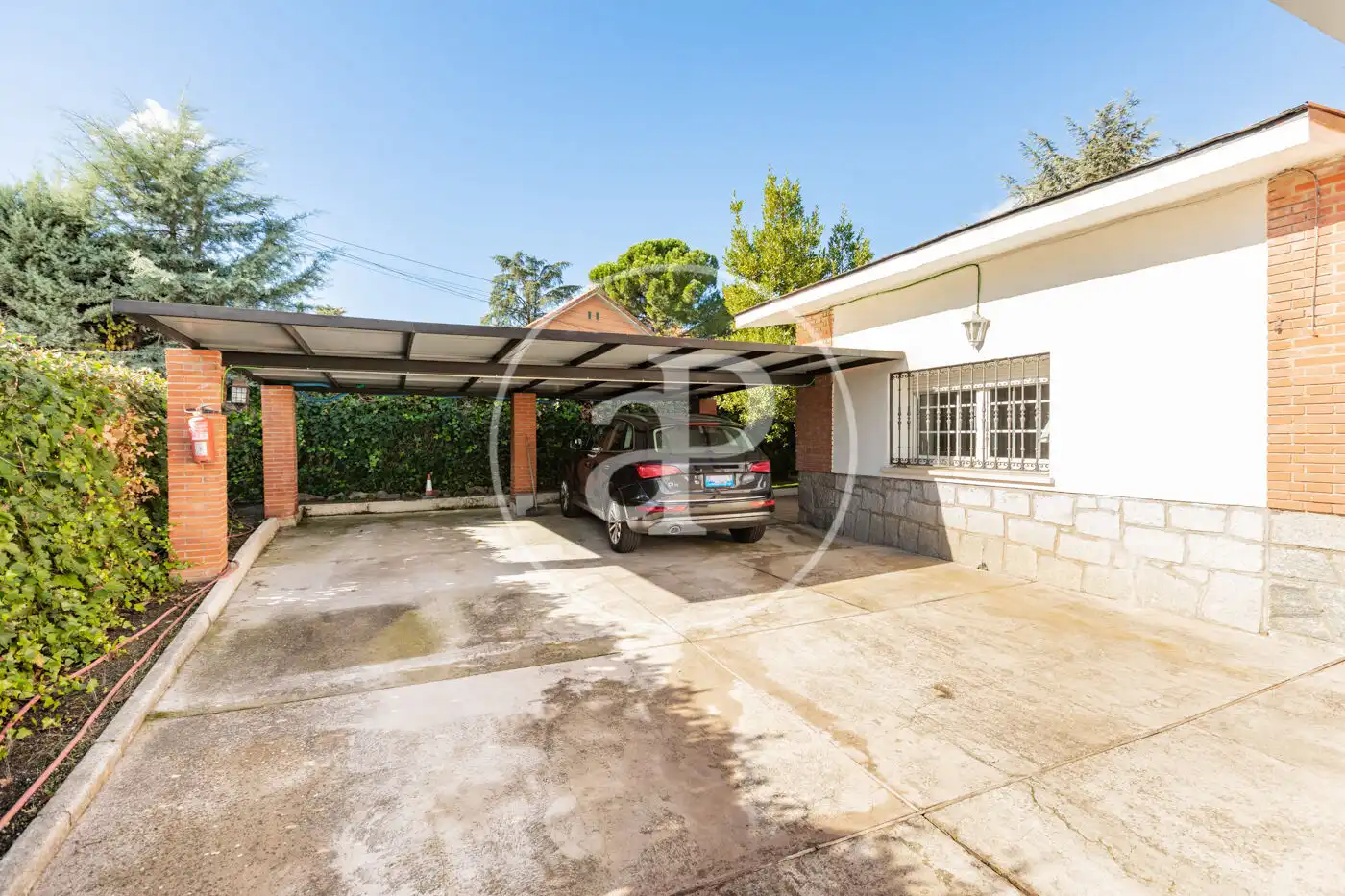Vista exterior de Casa o xalet en venda en Las Rozas de Madrid amb Aire condicionat, Calefacció i Jardí privat