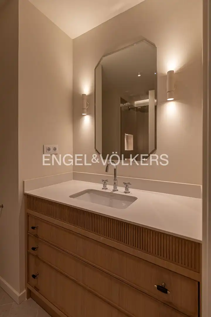 Bathroom of Flat for rent in Madrid  with Air Conditioner, Heating and Terrace