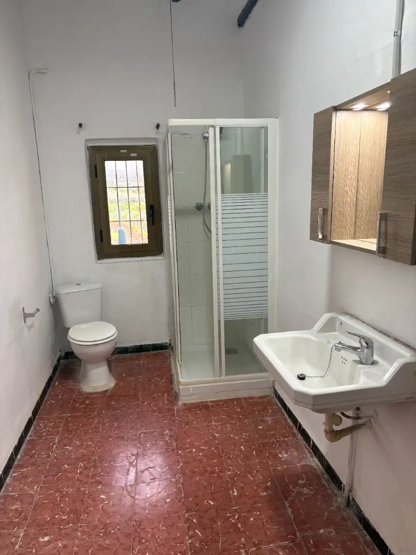 Baño de Casa o chalet de alquiler en Font-rubí con Aire acondicionado, Calefacción y Jardín privado