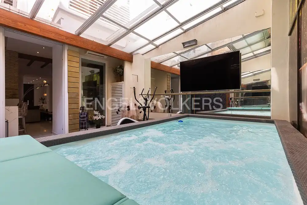 Piscina de Apartament de lloguer en Valencia amb Aire condicionat, Calefacció i Terrassa
