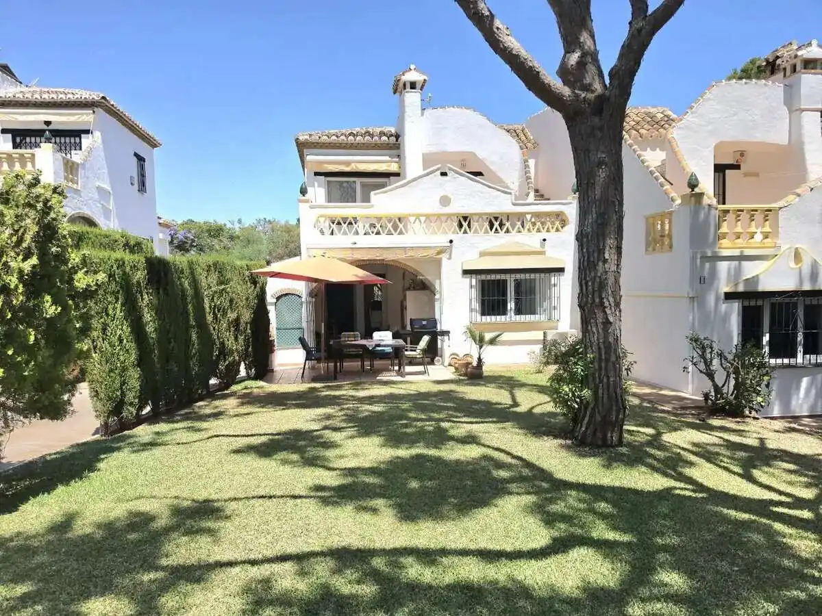 Adosado con piscina en venta en Calahonda, imagen 5