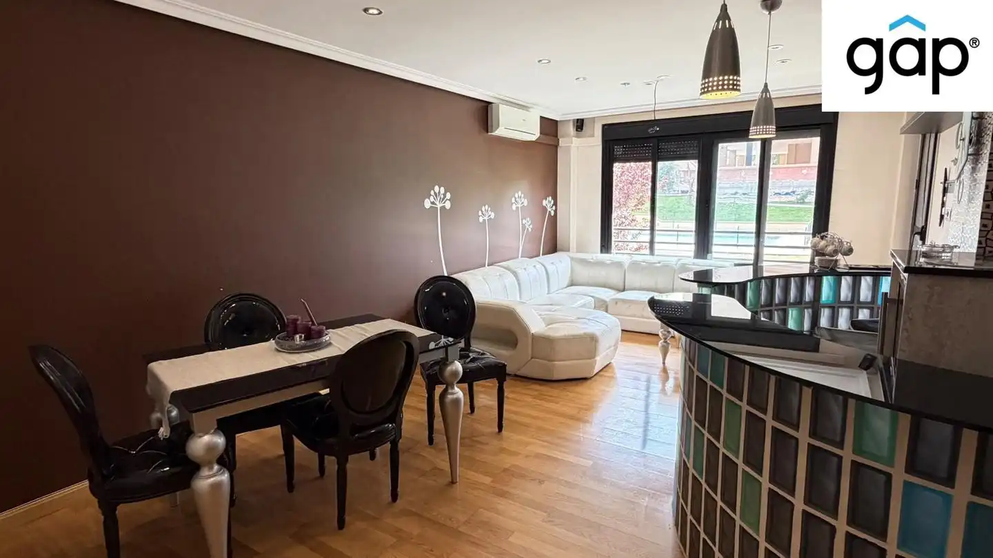 Sala d'estar de Pis de lloguer en Cuenca amb Calefacció, Traster i Moblat