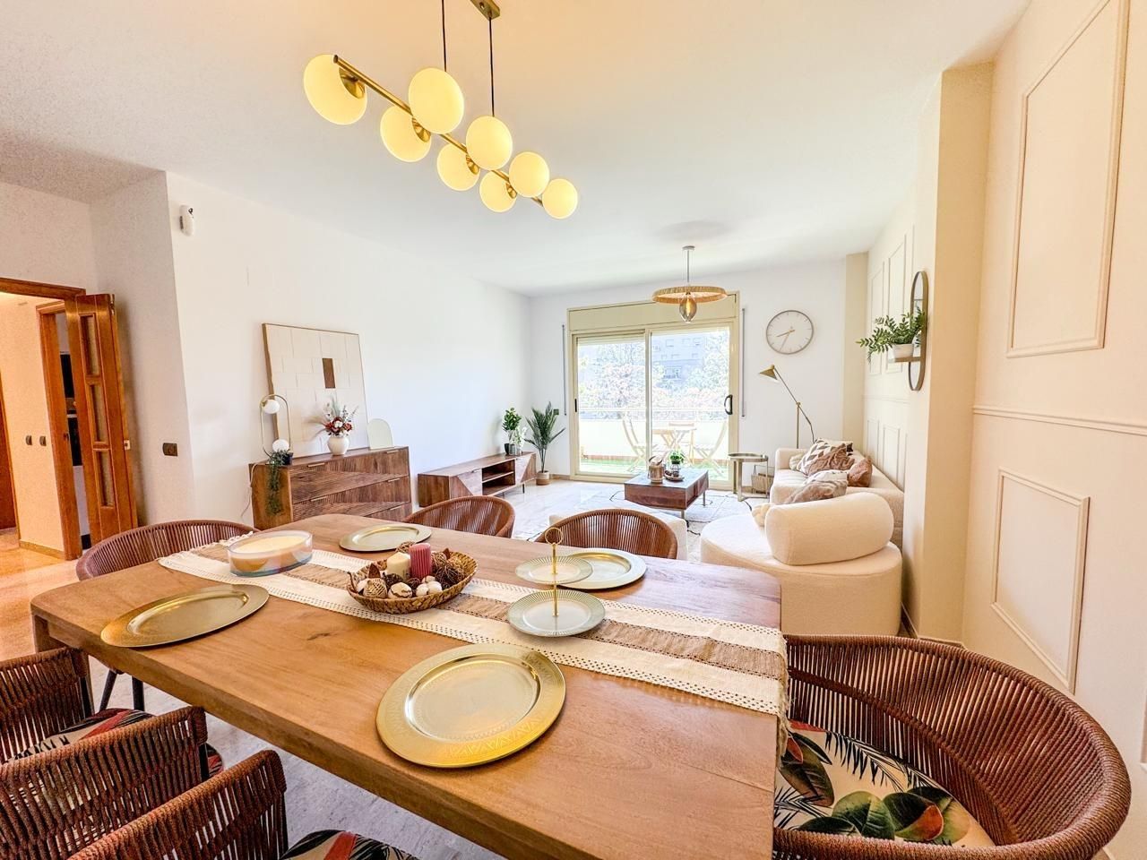 Menjador de Pis en venda en Salou amb Jardí privat, Terrassa i Balcó