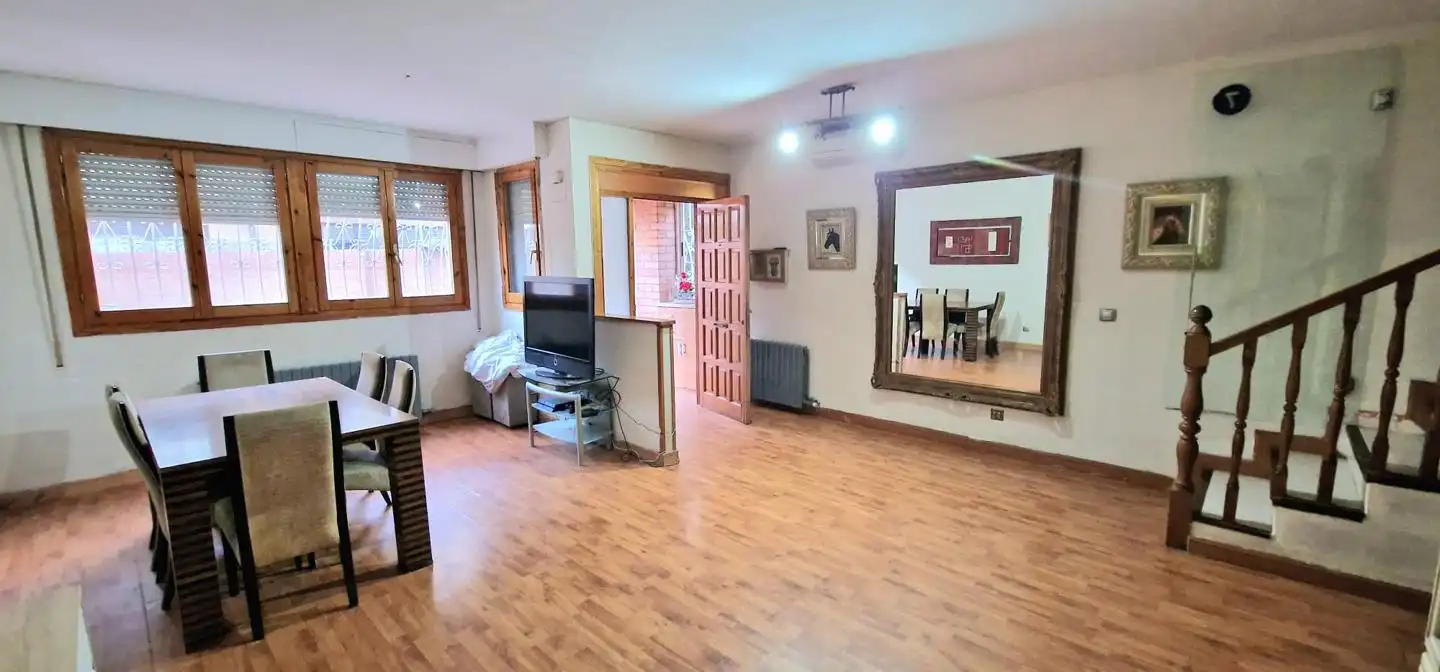 Living room of Detached homes for sale in Zaragoza  with Air Conditioner, Heating and Private garden