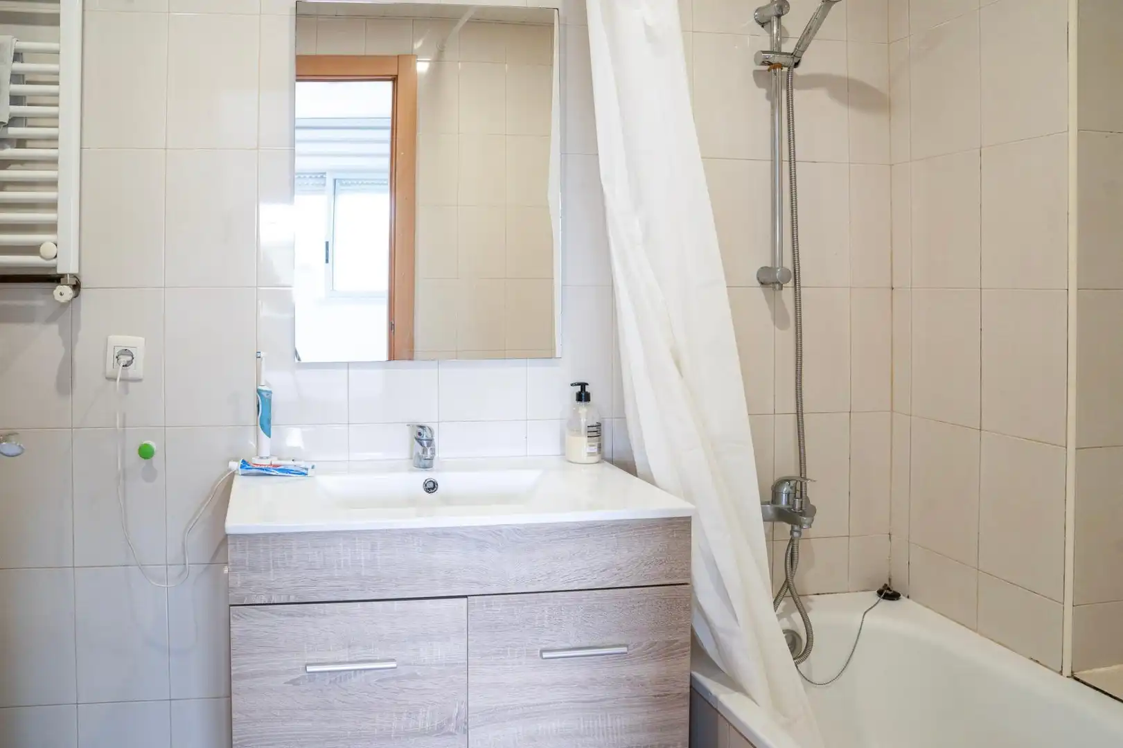 Baño de Planta baja en venta en Montgat con Aire acondicionado, Calefacción y Jardín privado
