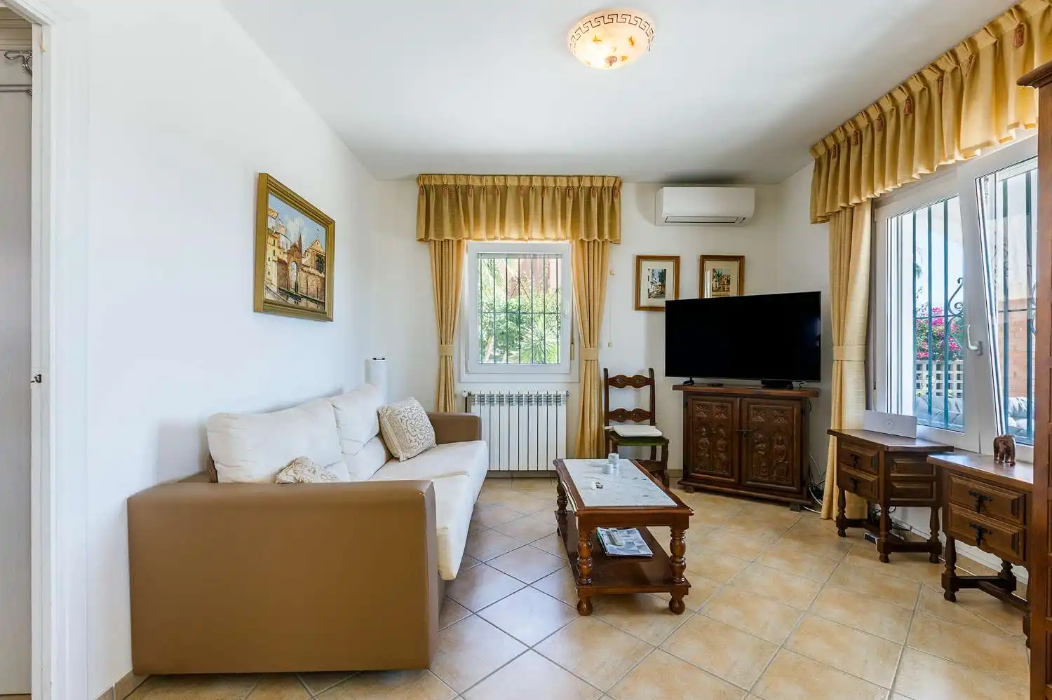 Sala d'estar de Casa o xalet en venda en Vélez-Málaga amb Aire condicionat, Traster i Internet