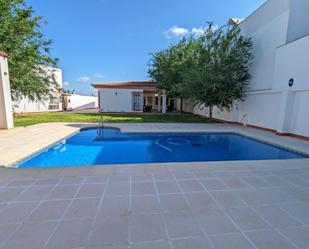 Swimming pool of House or chalet for sale in Albaida del Aljarafe  with Air Conditioner, Private garden and Terrace