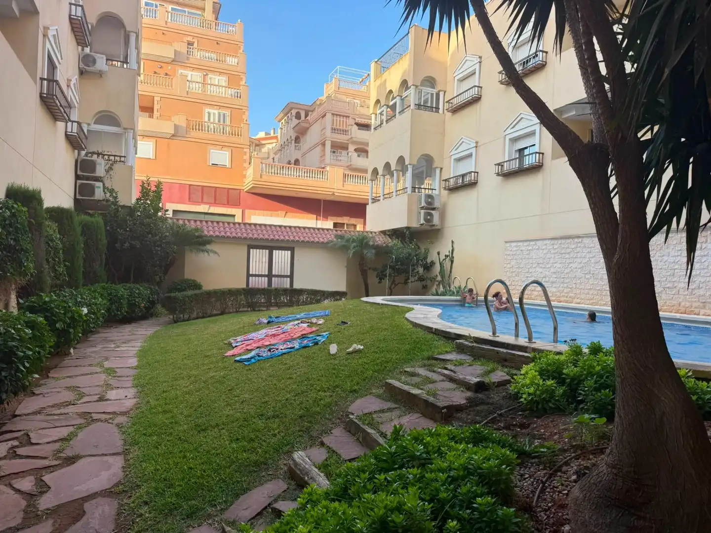Piscina de Apartamento de alquiler en El Ejido con Aire acondicionado y Amueblado