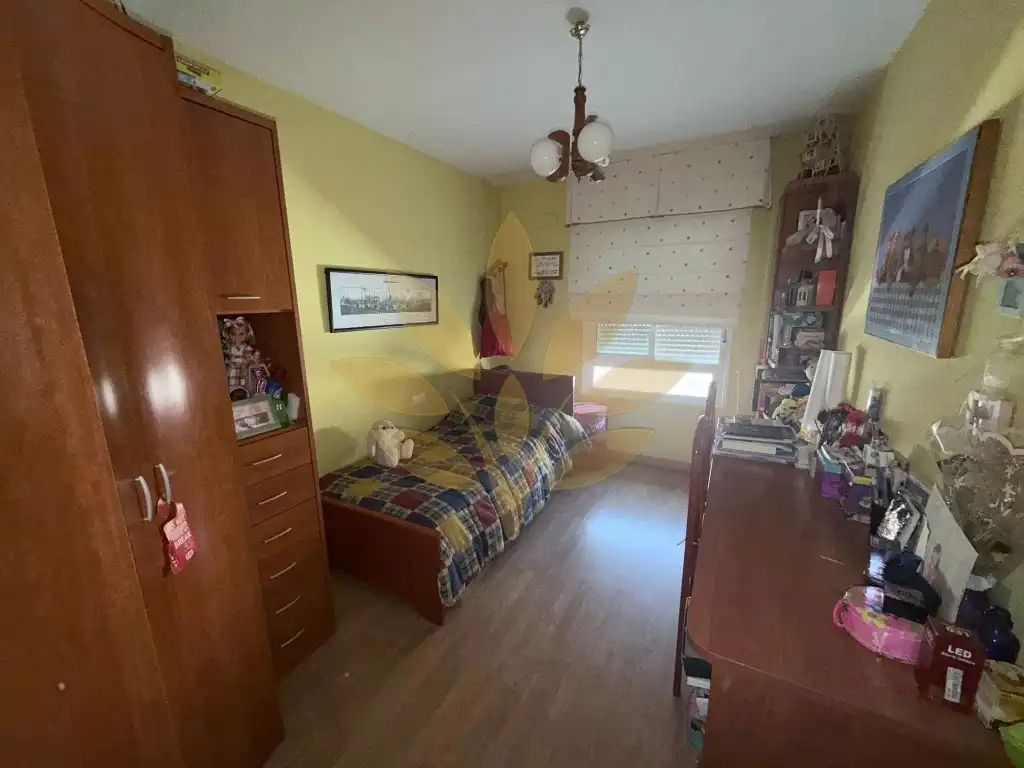 Habitación de Casa adosada en venta en Cáceres