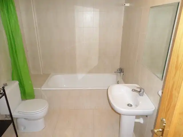 Baño de Apartamento en venta en San Agustín del Guadalix con Calefacción, Trastero y Horno
