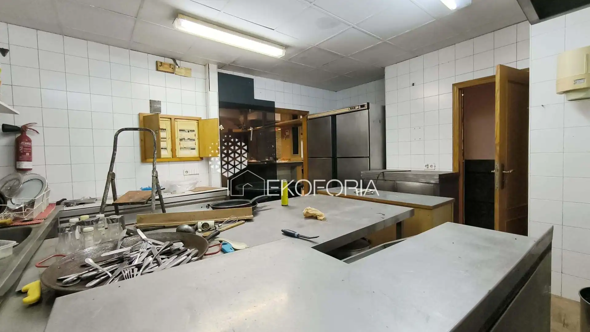 Cuina de Local de lloguer en Valencia amb Aire condicionat