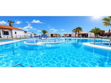 Bungalow amb piscina en venda a Calle Espino