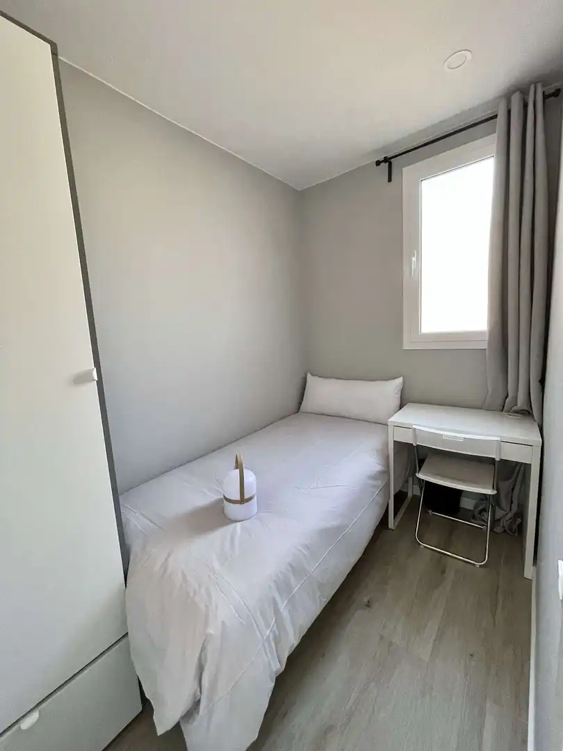 Habitación de Piso para compartir en L'Hospitalet de Llobregat con Aire acondicionado, Calefacción y Terraza