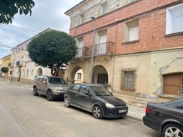 Casa adosada en venda a Belchite