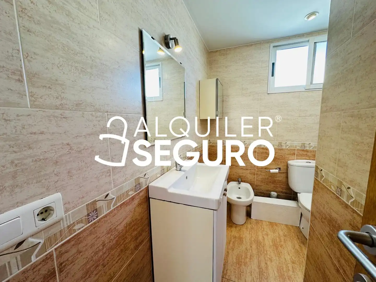 Bathroom of Flat for rent in Valencia  with Air Conditioner