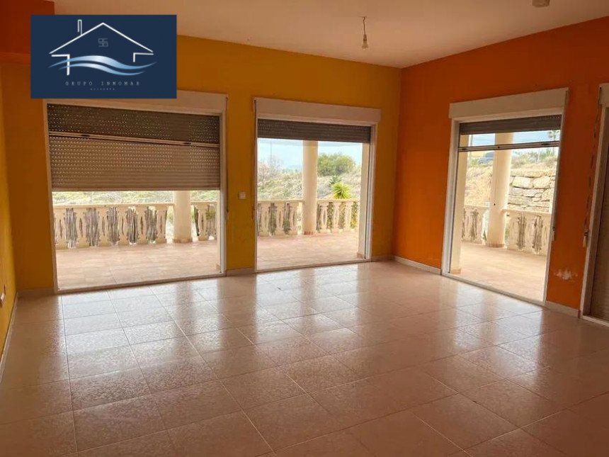Vista exterior de Casa o xalet en venda en Alicante / Alacant amb Jardí privat i Terrassa