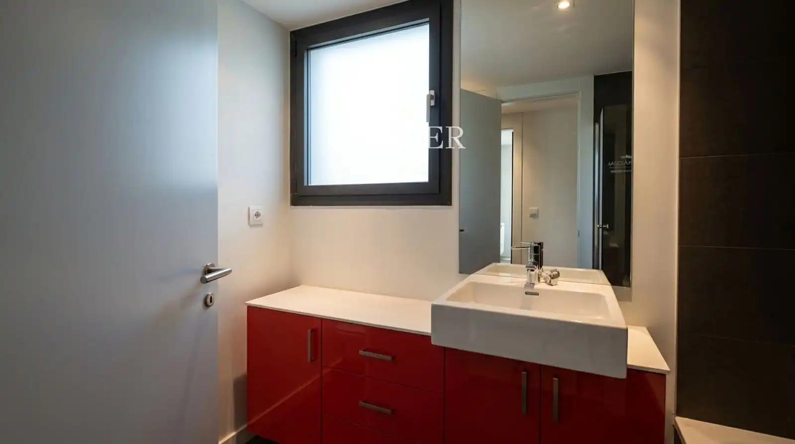 Badezimmer von Dachboden zur Miete in Madrid mit Heizung, Abstellraum und Schwimmbad