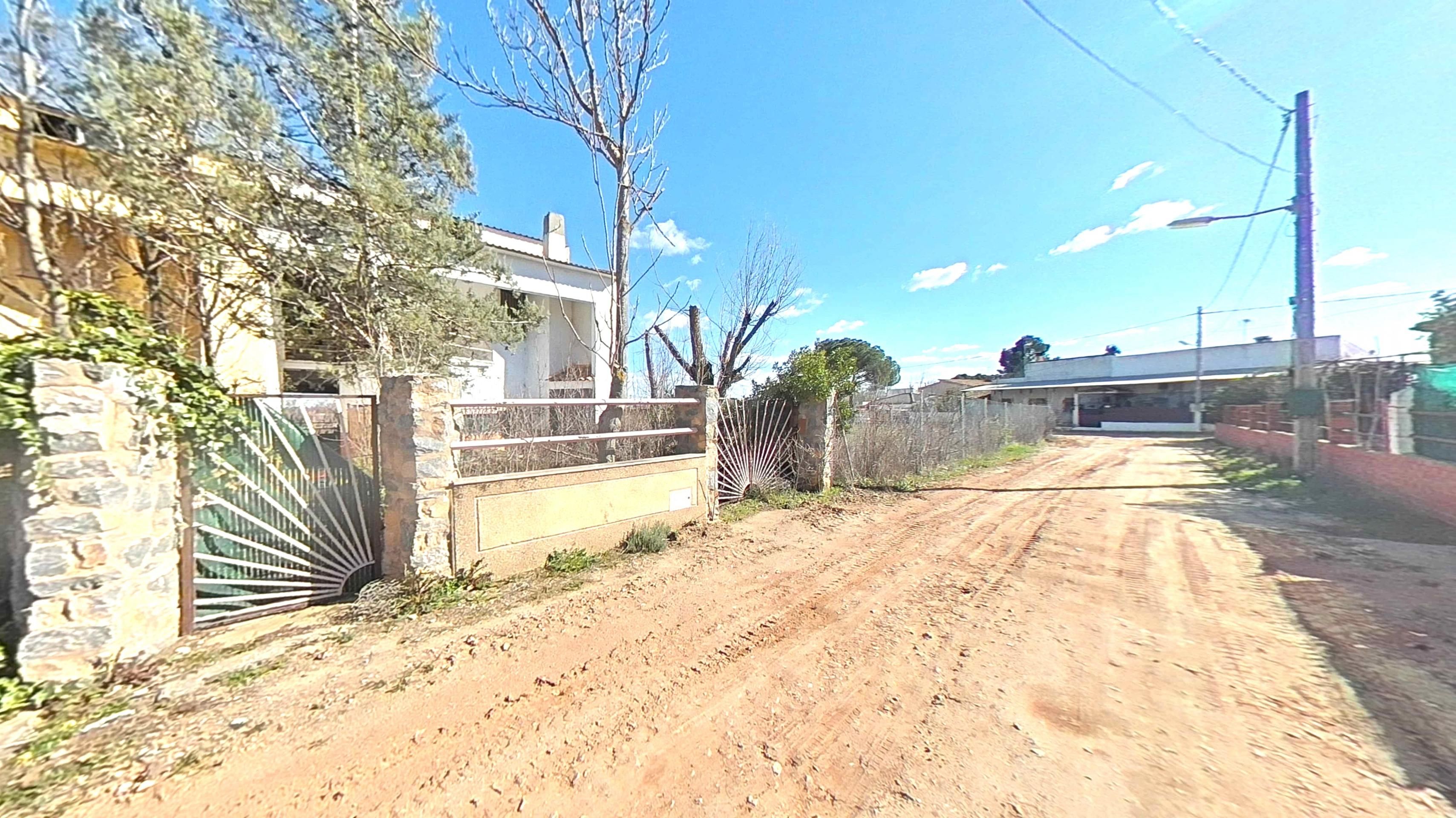 Vista exterior de Casa o xalet en venda en Villafranca de los Caballeros amb Jardí privat i Terrassa
