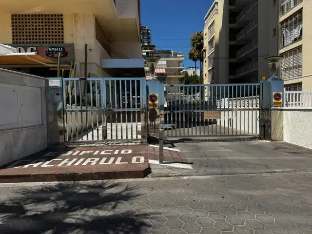 Vista exterior de Apartament de lloguer en Benidorm amb Aire condicionat, Terrassa i Moblat
