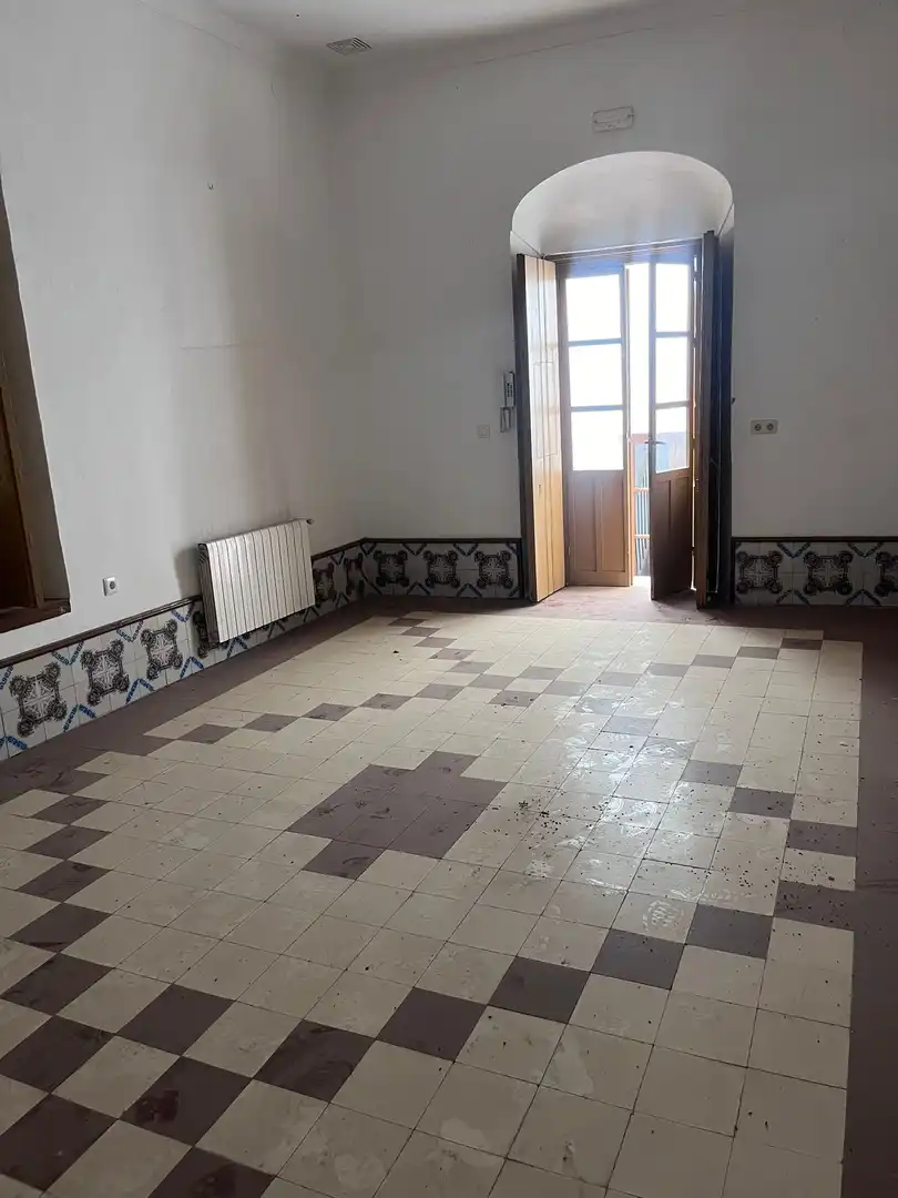 Buildings for sale in Constantina
