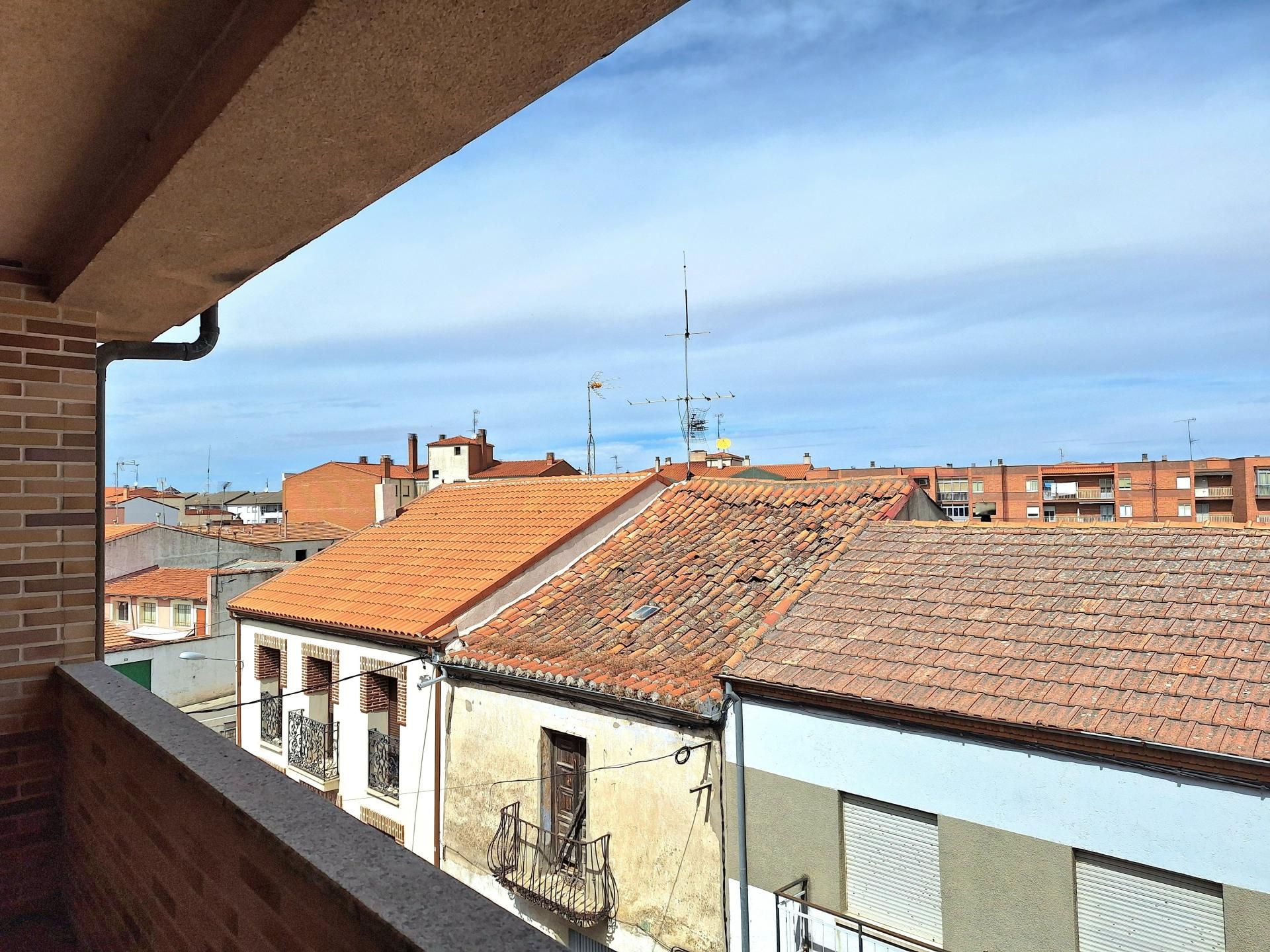 Vista exterior de Dúplex en venda en Peñaranda de Bracamonte amb Balcó