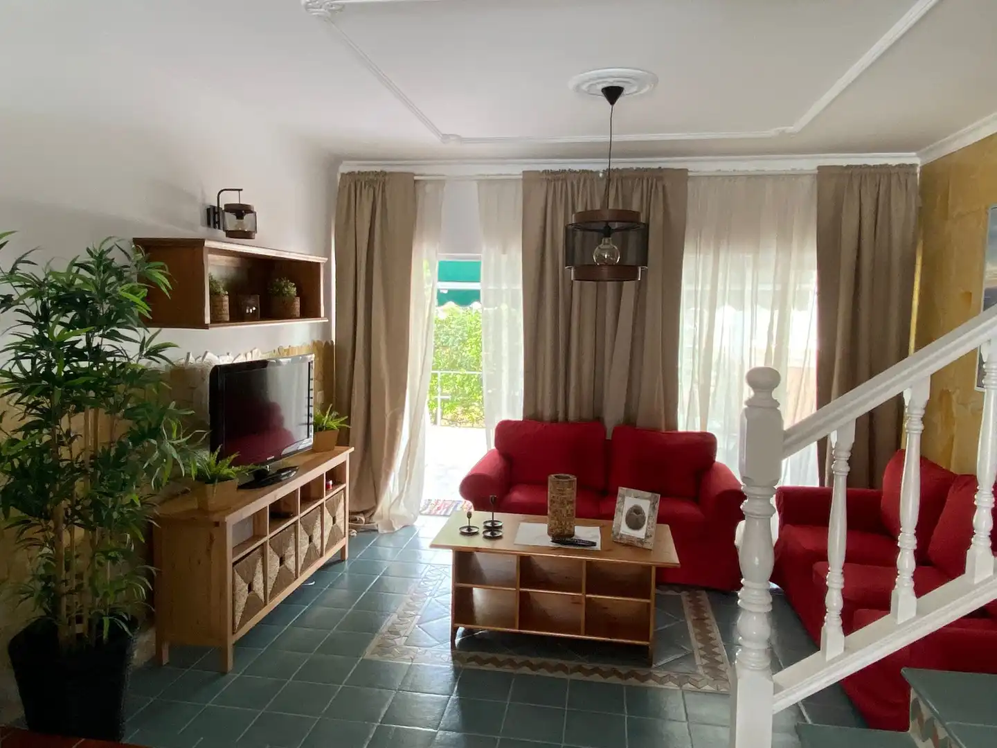 Sala d'estar de Casa adosada en venda en Mogán amb Aire condicionat, Terrassa i Traster