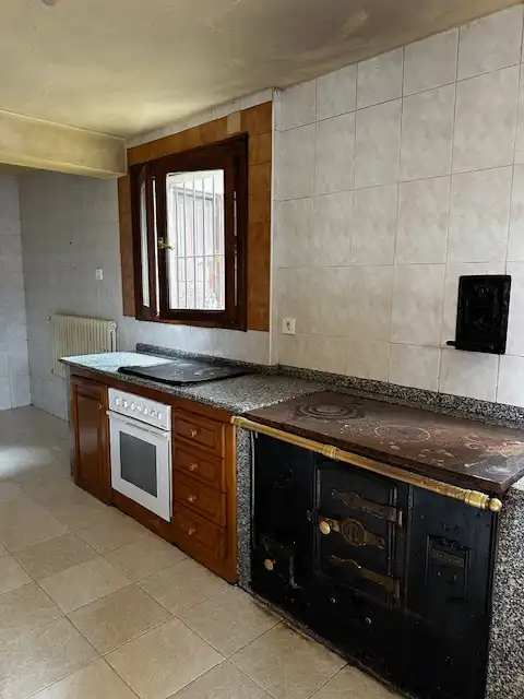 Cuina de Casa adosada en venda en Pravia amb Calefacció, Jardí privat i Terrassa