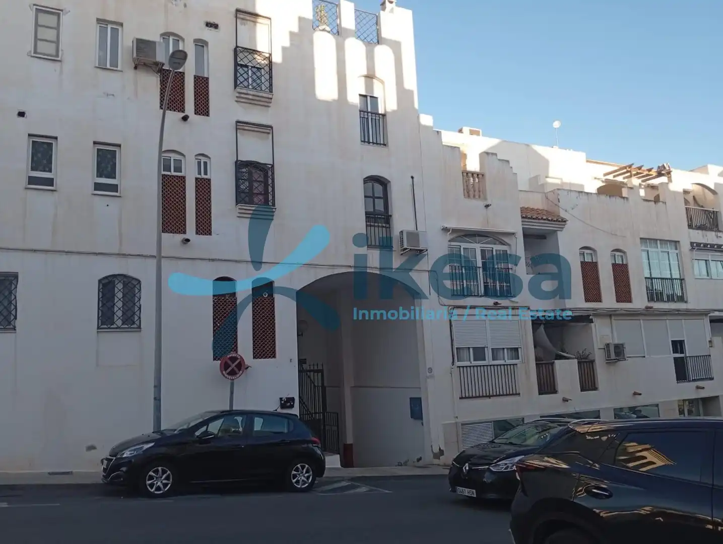 Vista exterior de Apartament en venda en Roquetas de Mar amb Terrassa