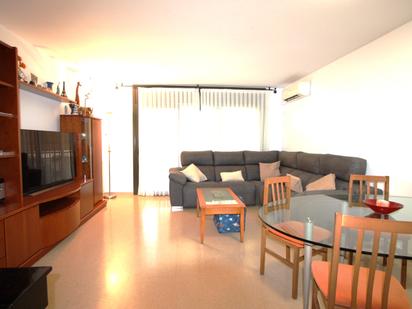 Living room of Flat for sale in Badalona  with Air Conditioner, Terrace and Balcony