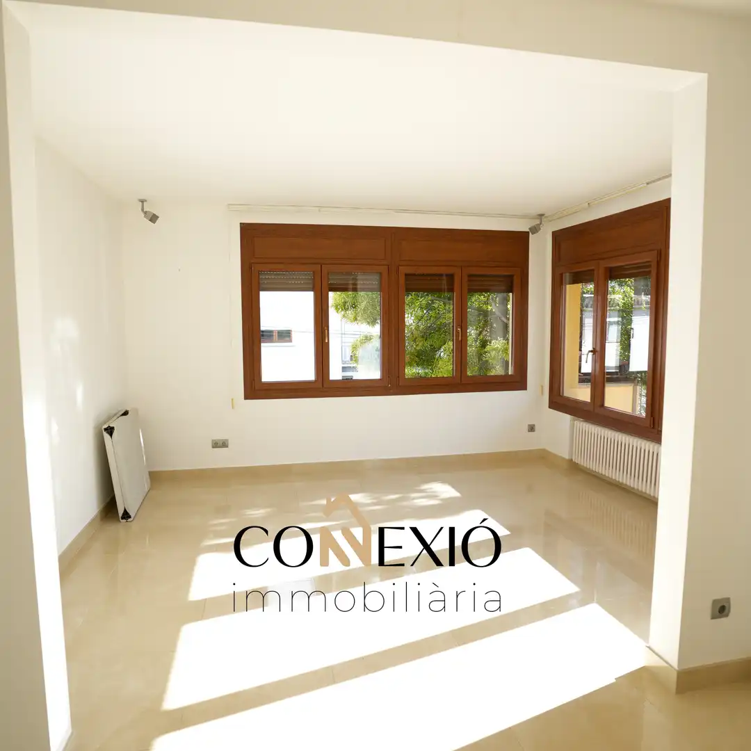 Sala de estar de Casa o chalet en venta en Banyoles con Aire acondicionado, Calefacción y Jardín privado