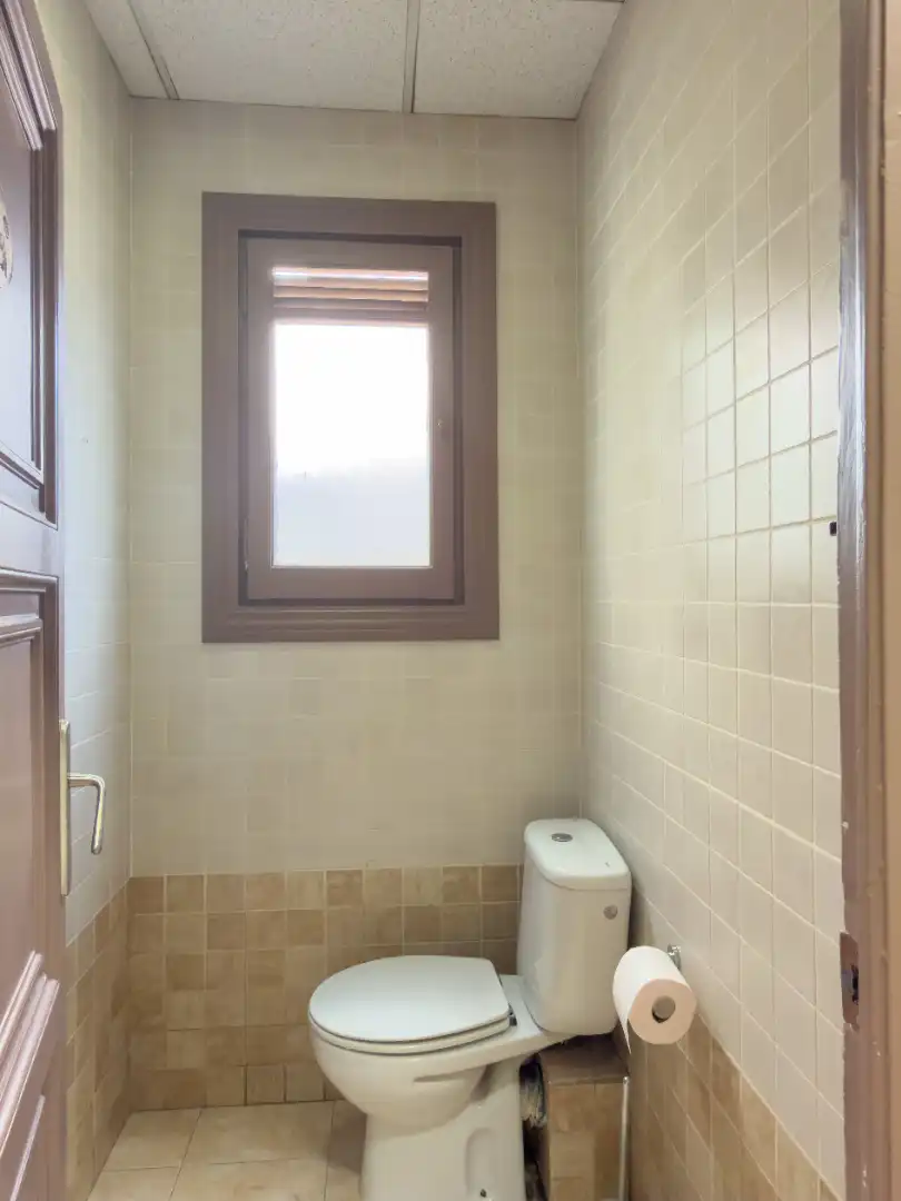 Bathroom of Office for rent in Barcelona  with Air Conditioner, Heating and Internet