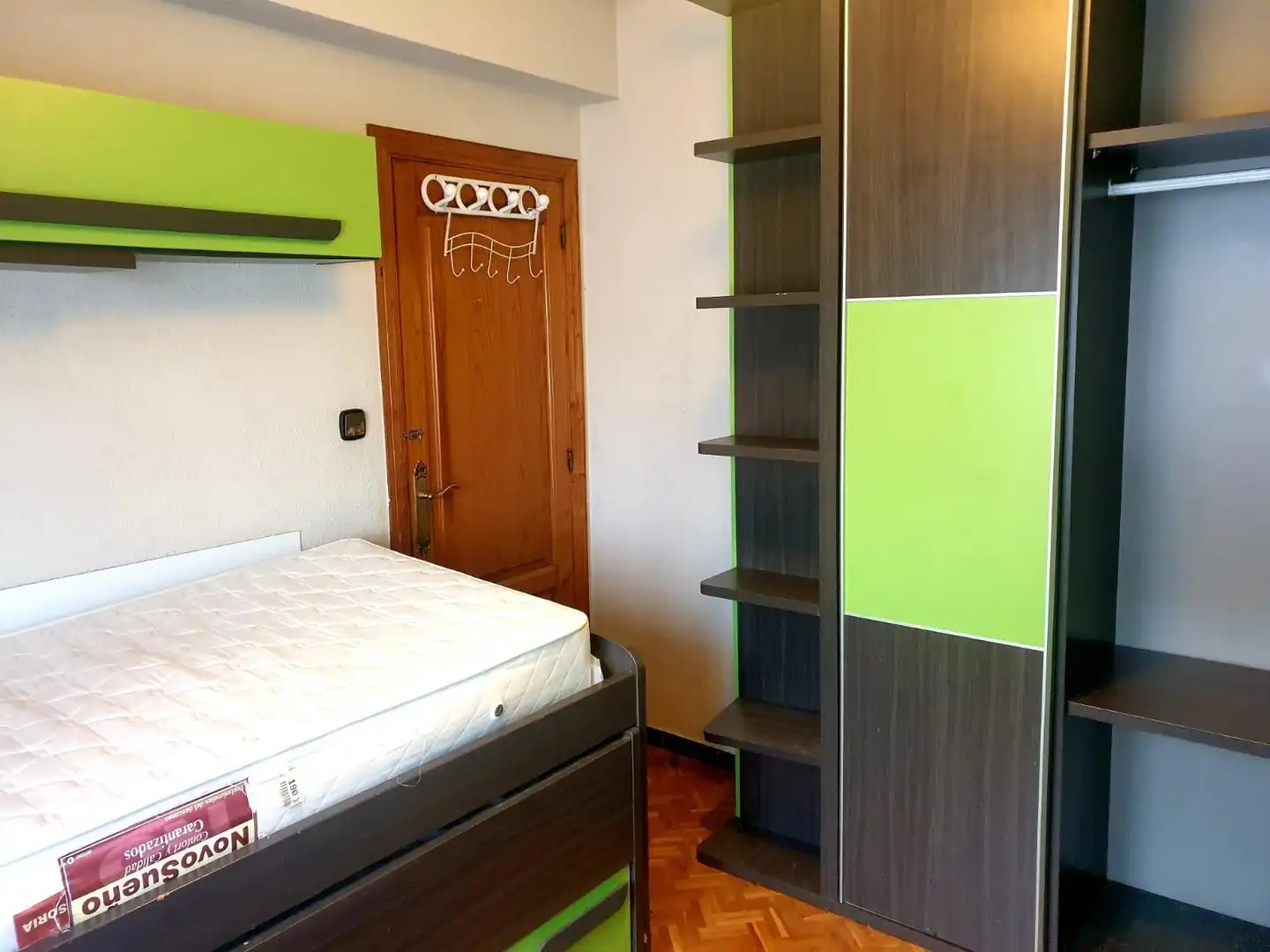Habitación de Piso en venta en Ávila con Parquet y Amueblado
