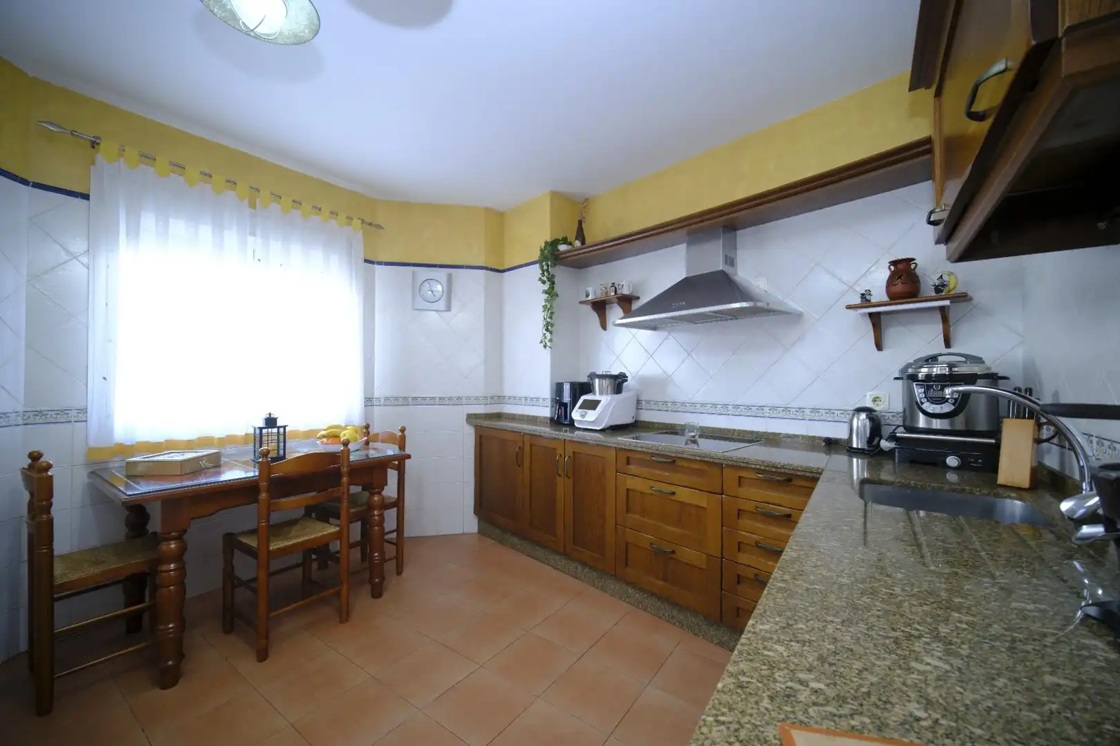 Kitchen of Flat for rent in Alcalá de Guadaira  with Air Conditioner and Furnished