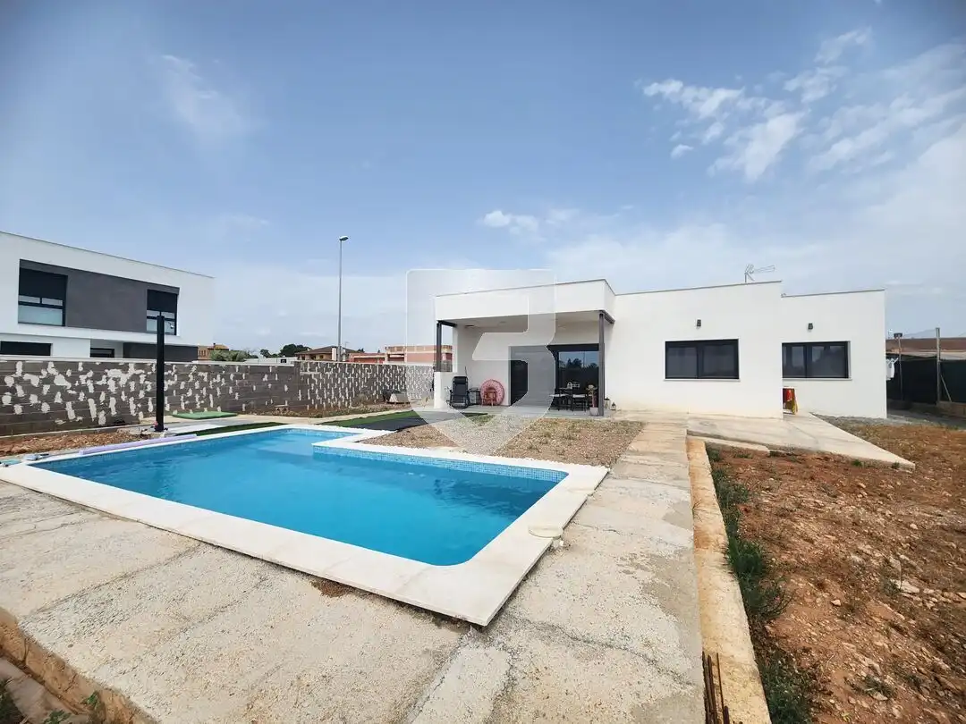 Villa con piscina in vendita a Madrigal