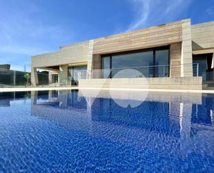 Piscina de Casa o xalet en venda en Pozuelo de Alarcón amb Aire condicionat, Terrassa i Piscina