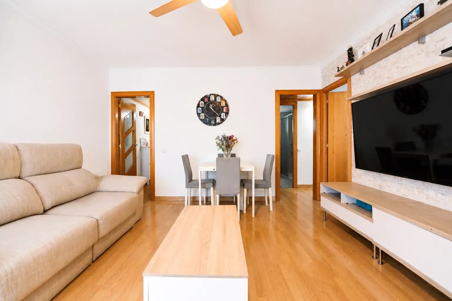 Sala de estar de Piso en venta en Santa Coloma de Gramenet con Aire acondicionado y Terraza