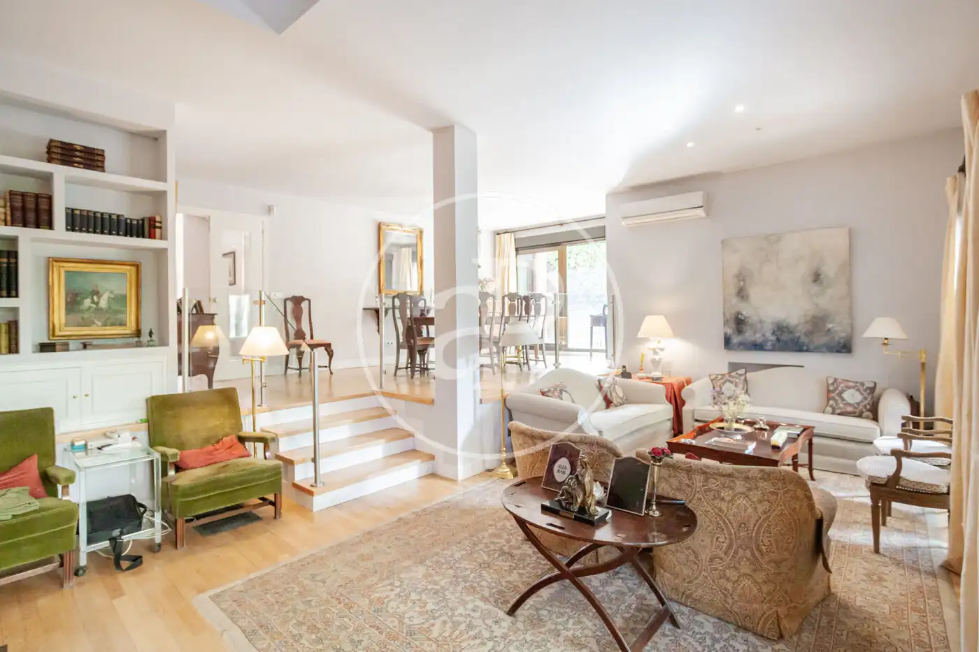 Sala d'estar de Casa adosada en venda en  Madrid Capital amb Aire condicionat, Calefacció i Jardí privat