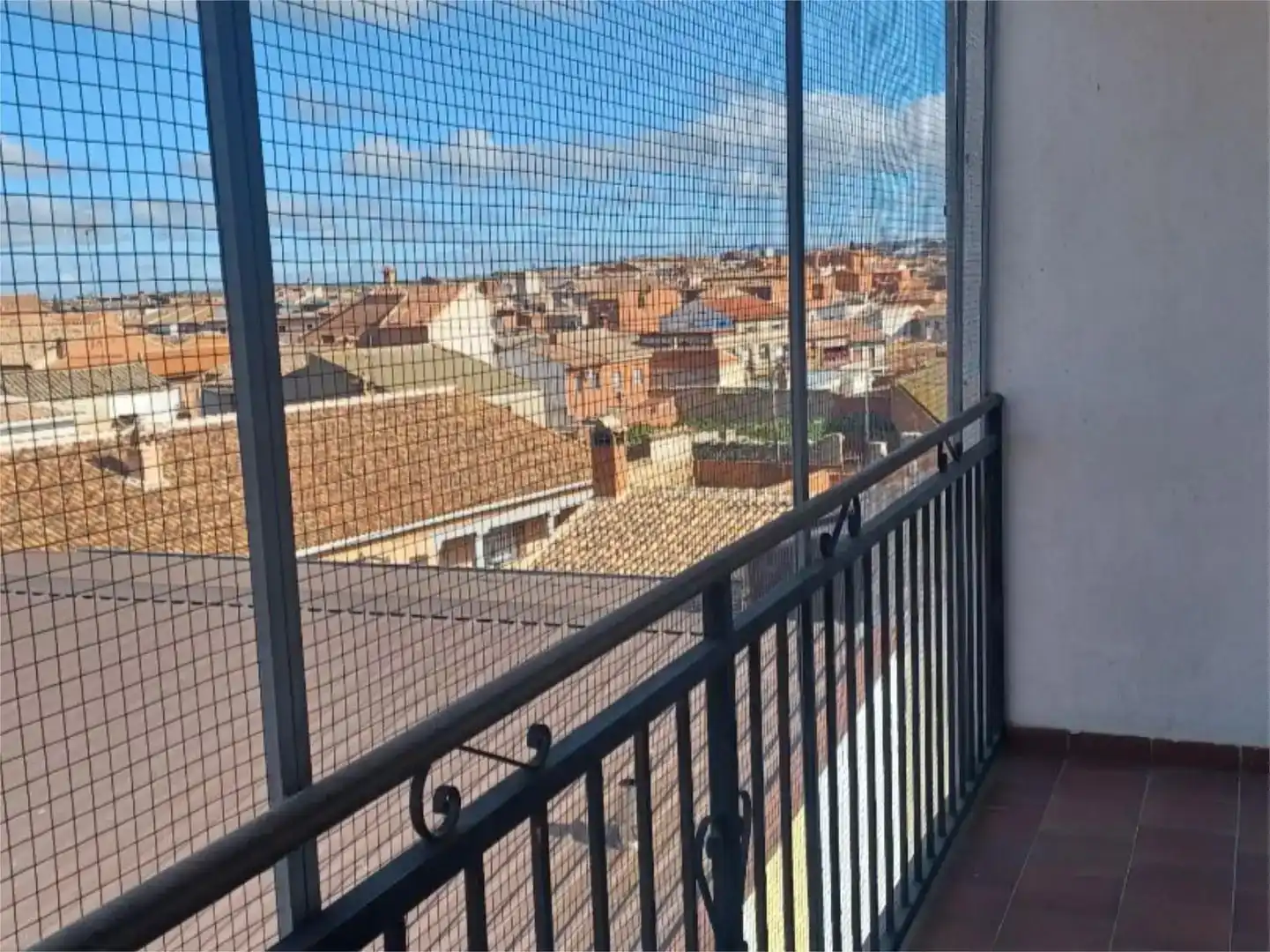 Vista exterior de Piso en venta en Menasalbas con Trastero y Balcón