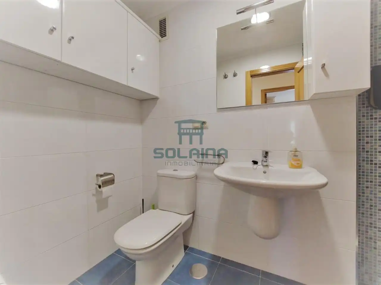 Bany de Apartament de lloguer en Ourense Capital  amb Calefacció, Traster i Moblat