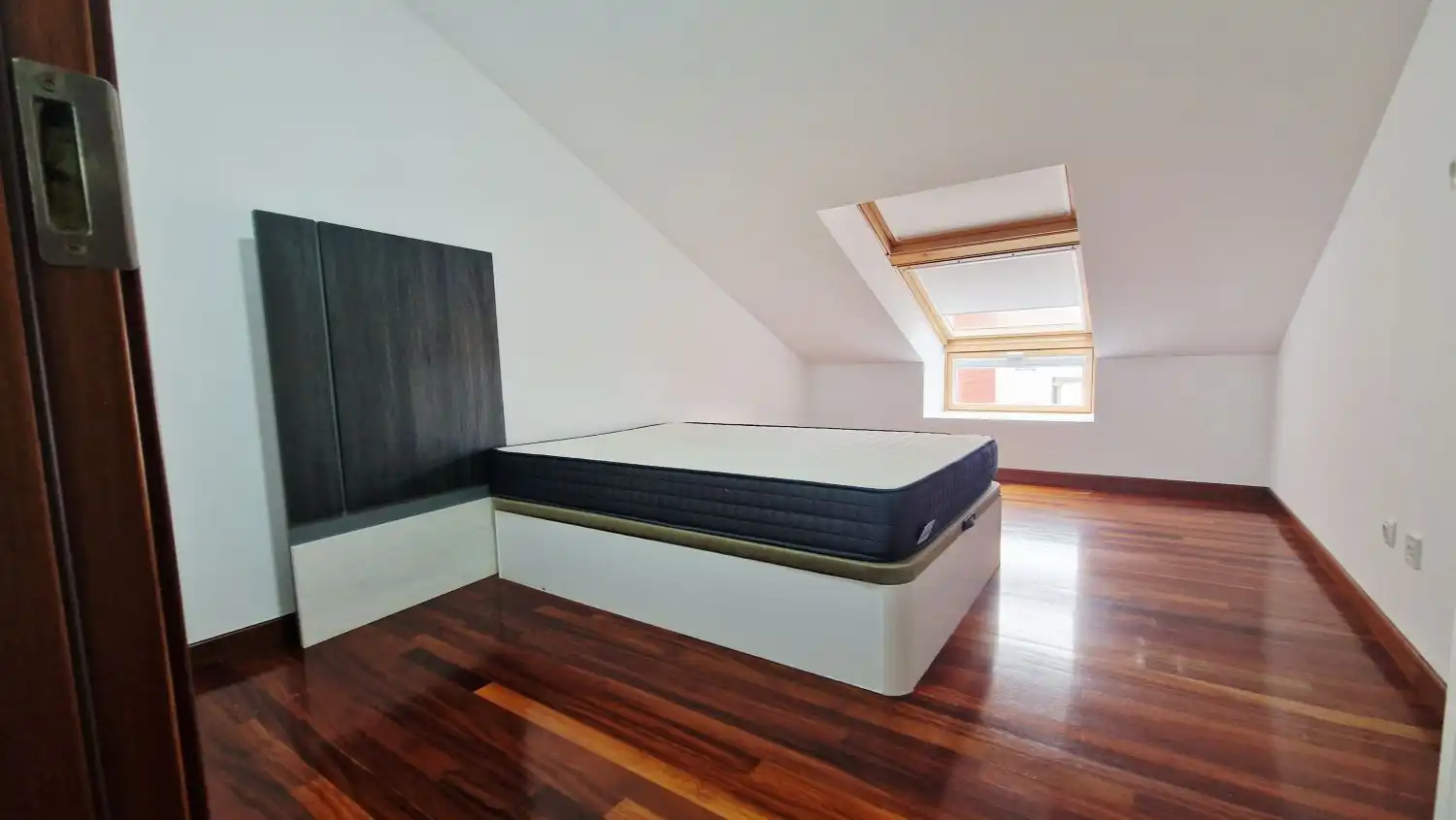 Bedroom of Duplexes for sale in Torrelavega   with Heating and Balcony