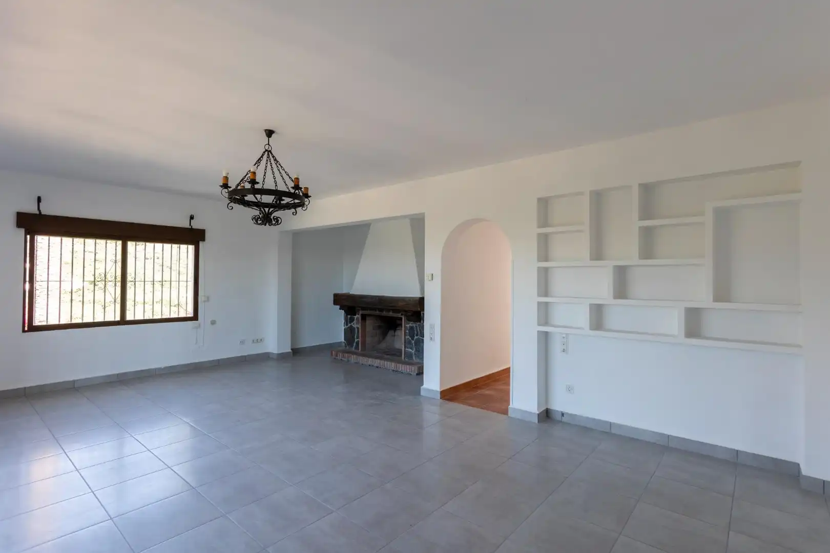 Sala d'estar de Casa o xalet en venda en Almuñécar amb Calefacció, Jardí privat i Terrassa