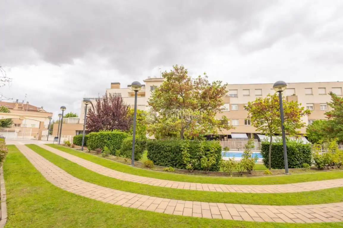 Exterior view of Flat for rent in Santa Marta de Tormes  with Air Conditioner, Heating and Community pool