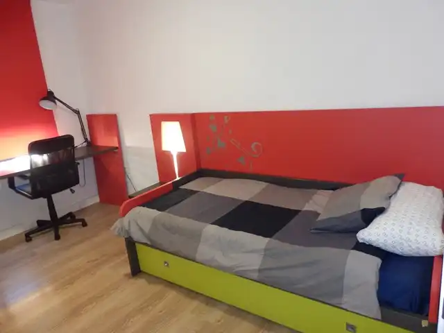 Schlafzimmer von Wohnung zur Miete in Moncada mit Parkett, Möbliert und Ofen
