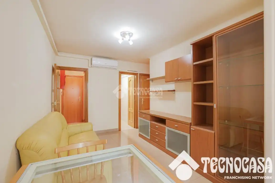 Flat with terrace for sale in Nou Barris, imagen 2