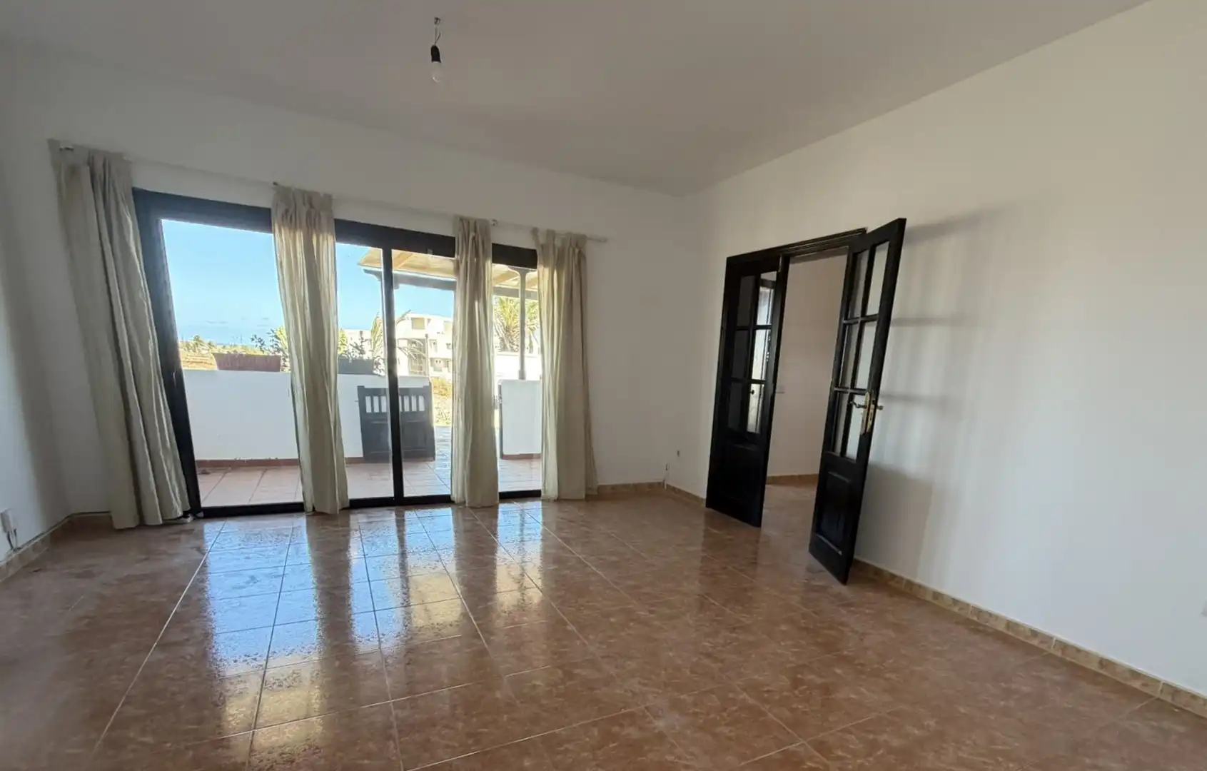 Casa aparellada amb terrassa en venda a Costa Teguise, imagen 5