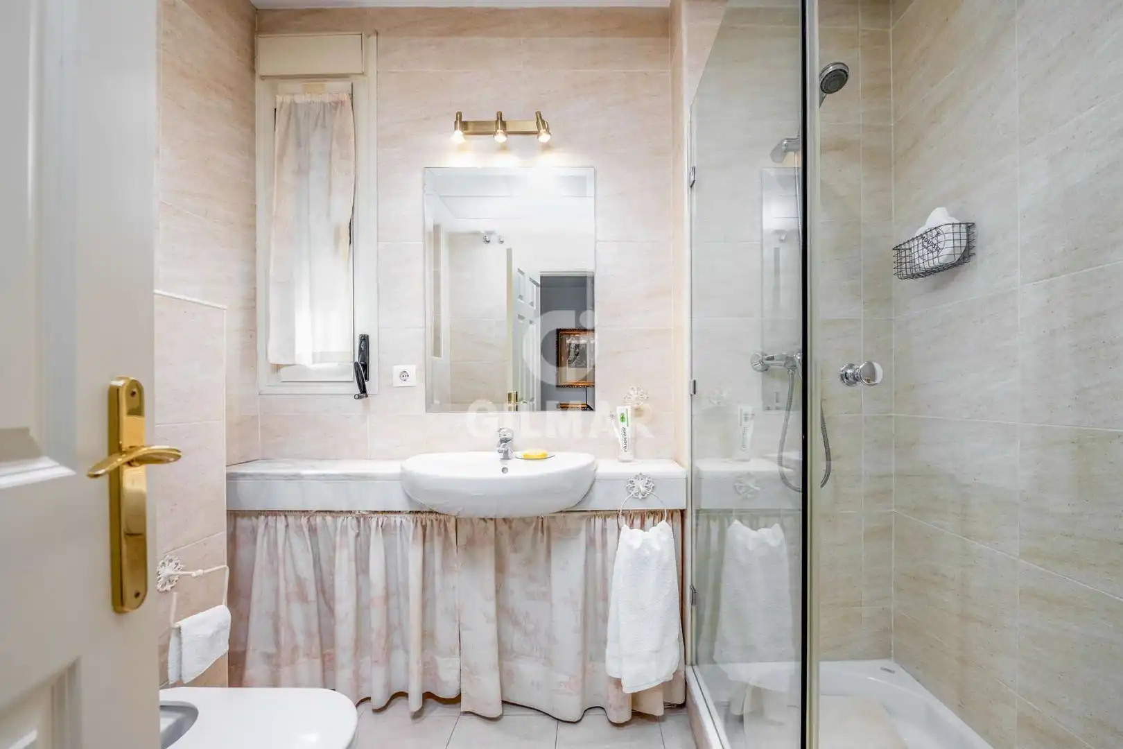 Bathroom of Flat for sale in Sevilla  with Heating, Private garden and Storage room