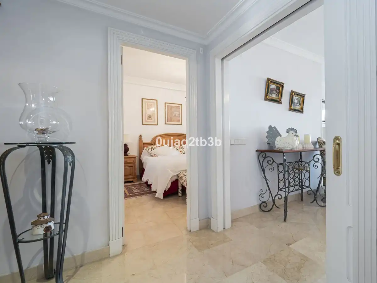 Dormitori de Apartament en venda en Marbella amb Aire condicionat, Terrassa i Traster
