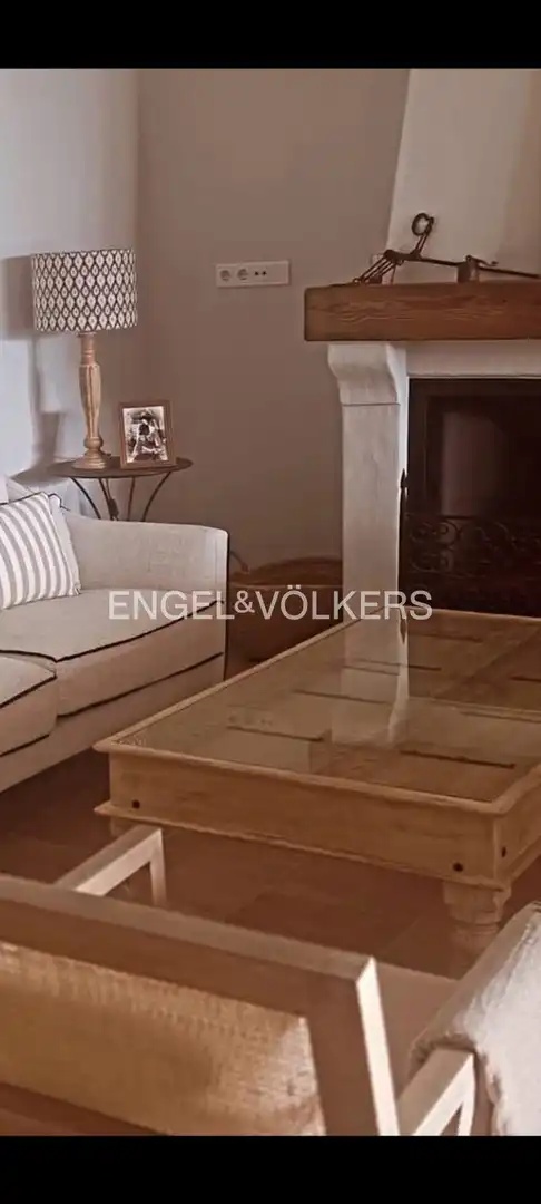 Wohnzimmer von Einfamilien-Reihenhaus zum Verkauf in Almonte mit Klimaanlage, Heizung und Schwimmbad