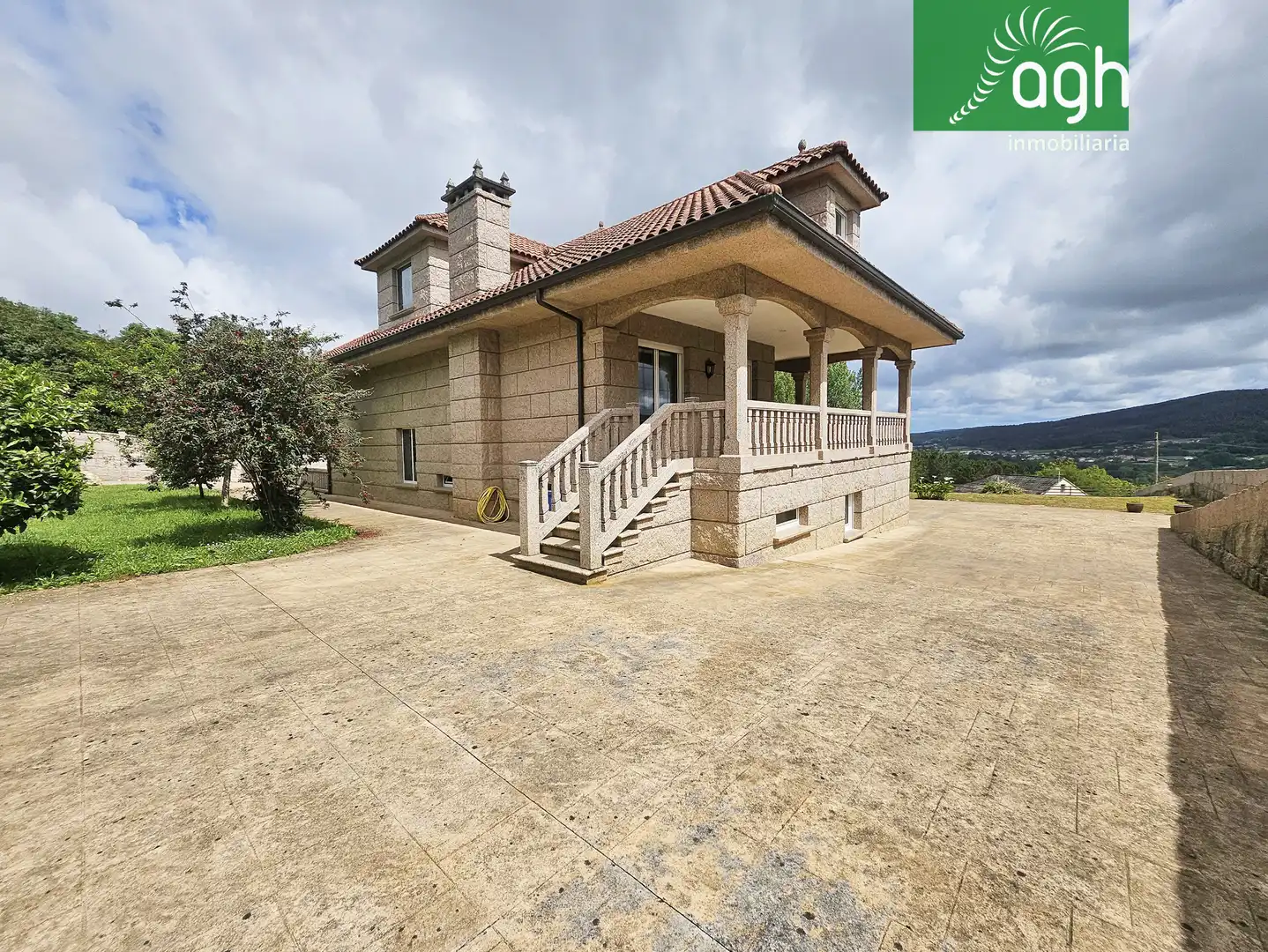 Vista exterior de Casa o xalet en venda en Coristanco amb Calefacció, Jardí privat i Parquet